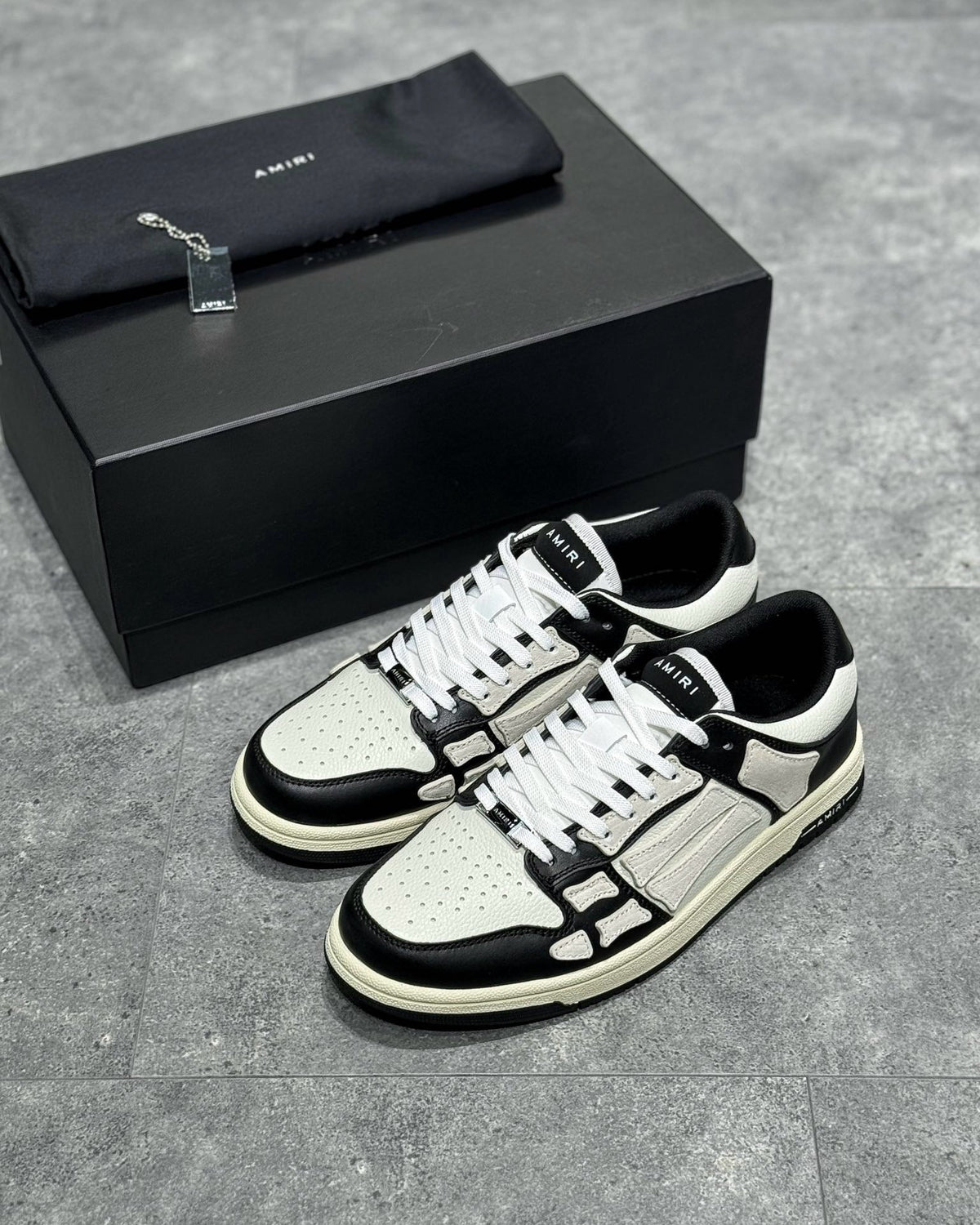 AMR Sneakers