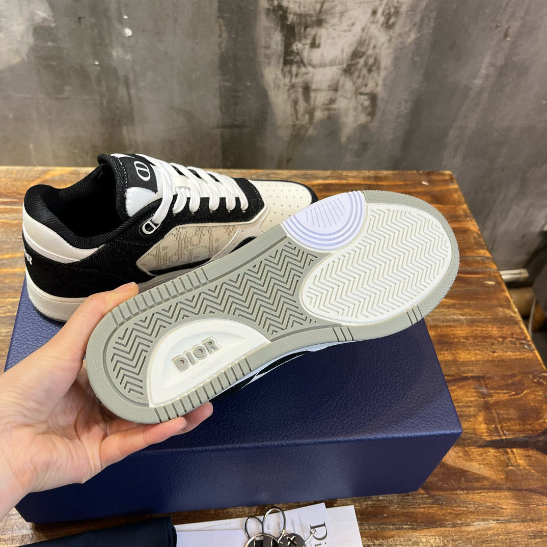 DIO Sneakers