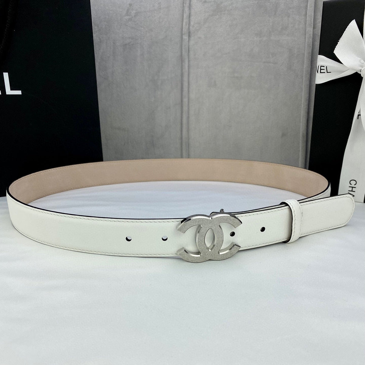 DOUBLE C BELT 30MM IN WHITE CALFSKIN METAL BUCKLE