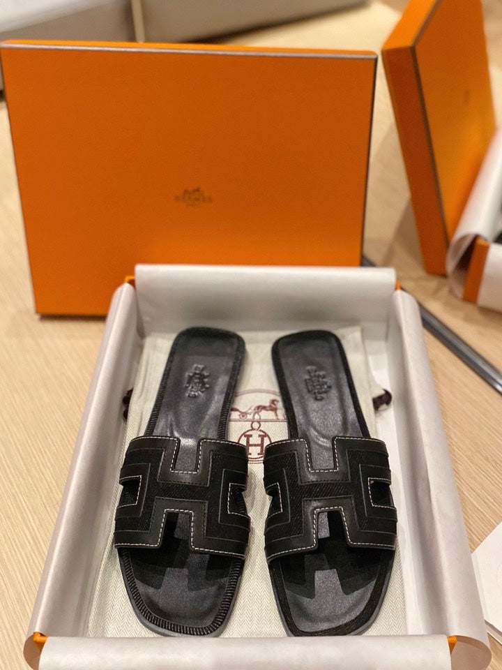 0RAN SANDALS IN BLACK CALFSKIN AND CANVAS