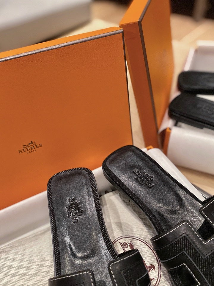 0RAN SANDALS IN BLACK CALFSKIN AND CANVAS