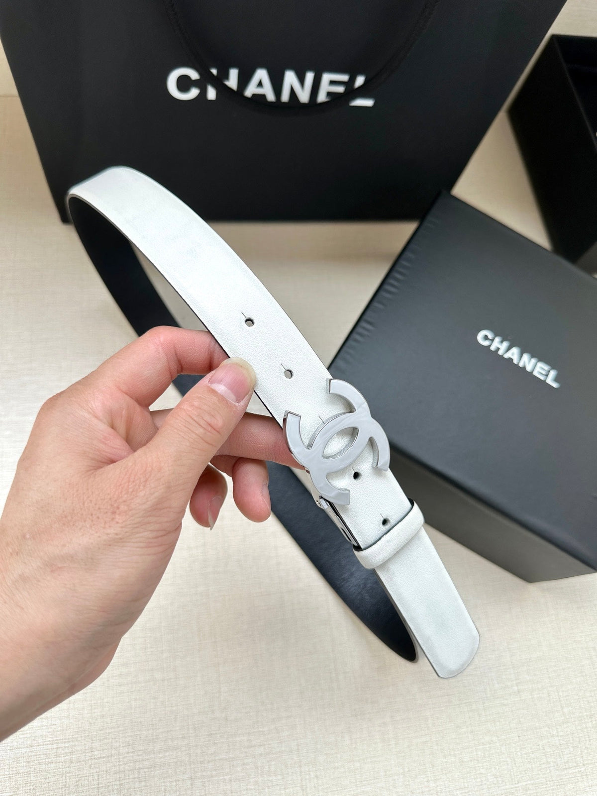 CC 30MM BELT IN WHITE AND BLACK CALFSKIN WITH SILVER HARDWARE