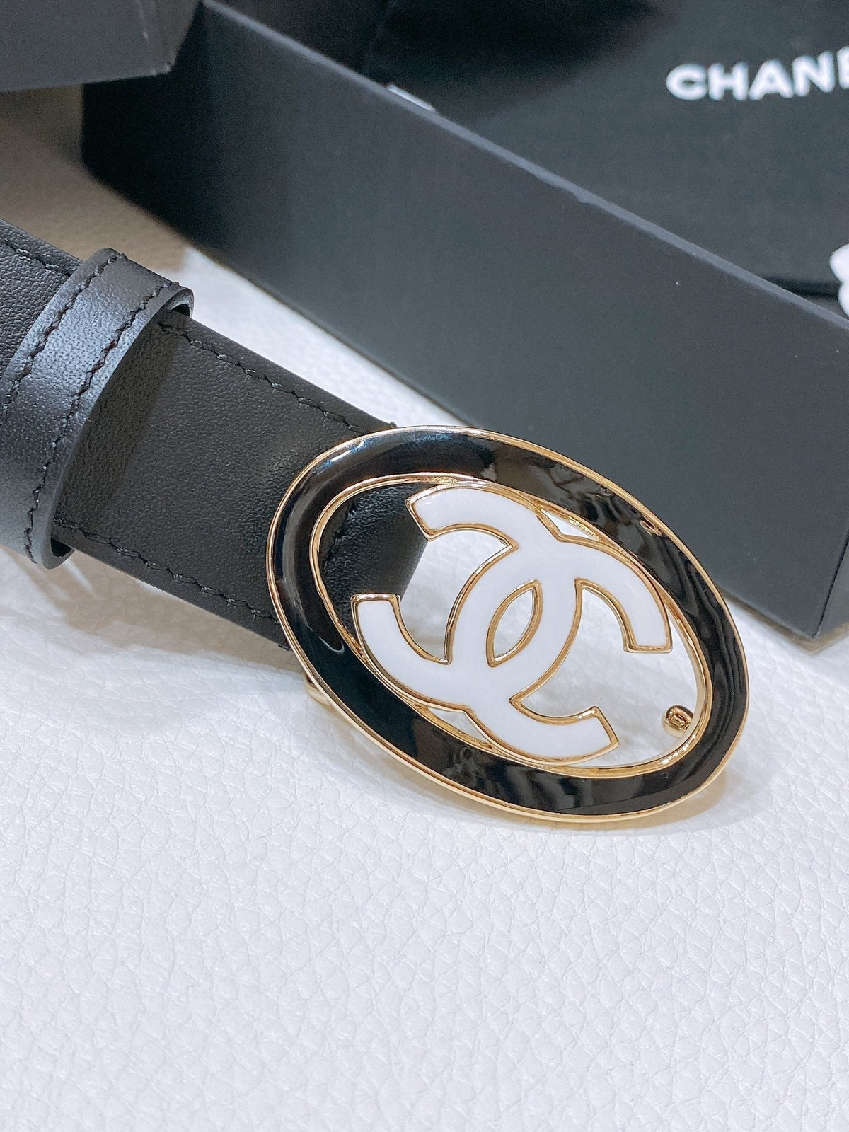 CC 30MM BELT IN BLACK SMOOTH CALFSKIN WHITE MIX BLACK METAL LOGO GOLD HARDWARE