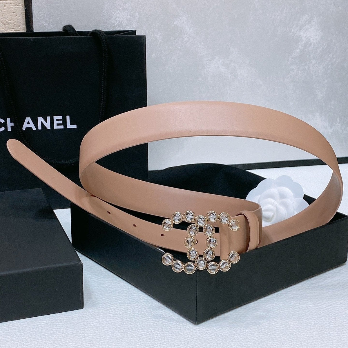 CC BELT 30 MM IN ALMOND BEIGE CALFSKIN PEARL LOGO WITH GOLD HARDWARE