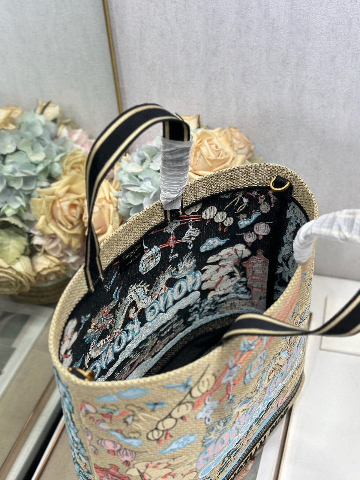 Dior 2026 City Postcard Resort Style Handbag "Hong Kong Exclusive" Canvas 288602