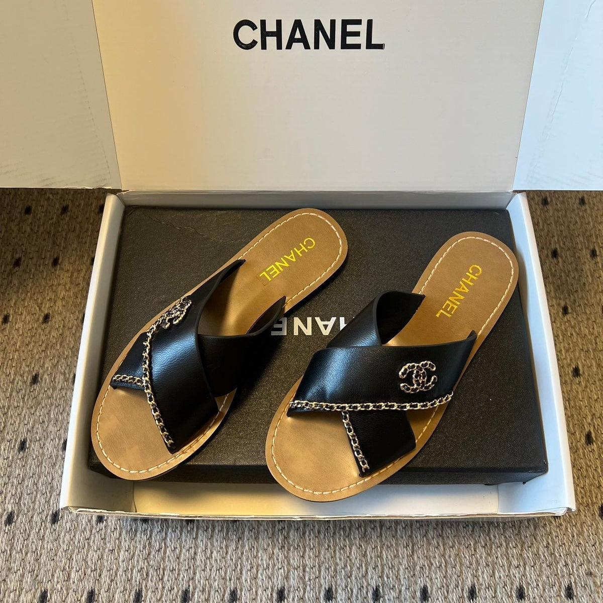 CC 26s Flat Sandals Black Brown Cowhide 627194
