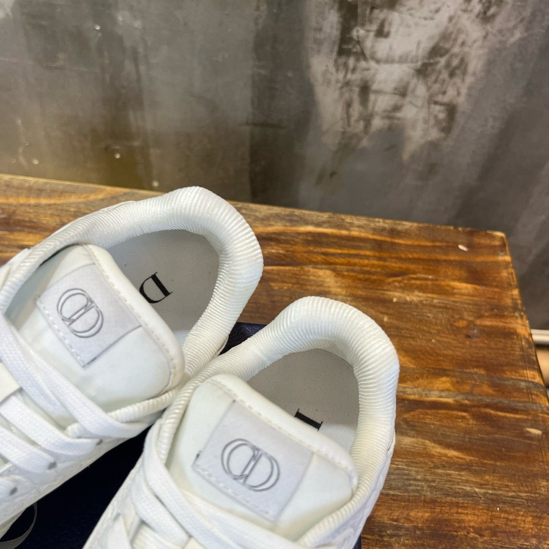 DIO Sneakers
