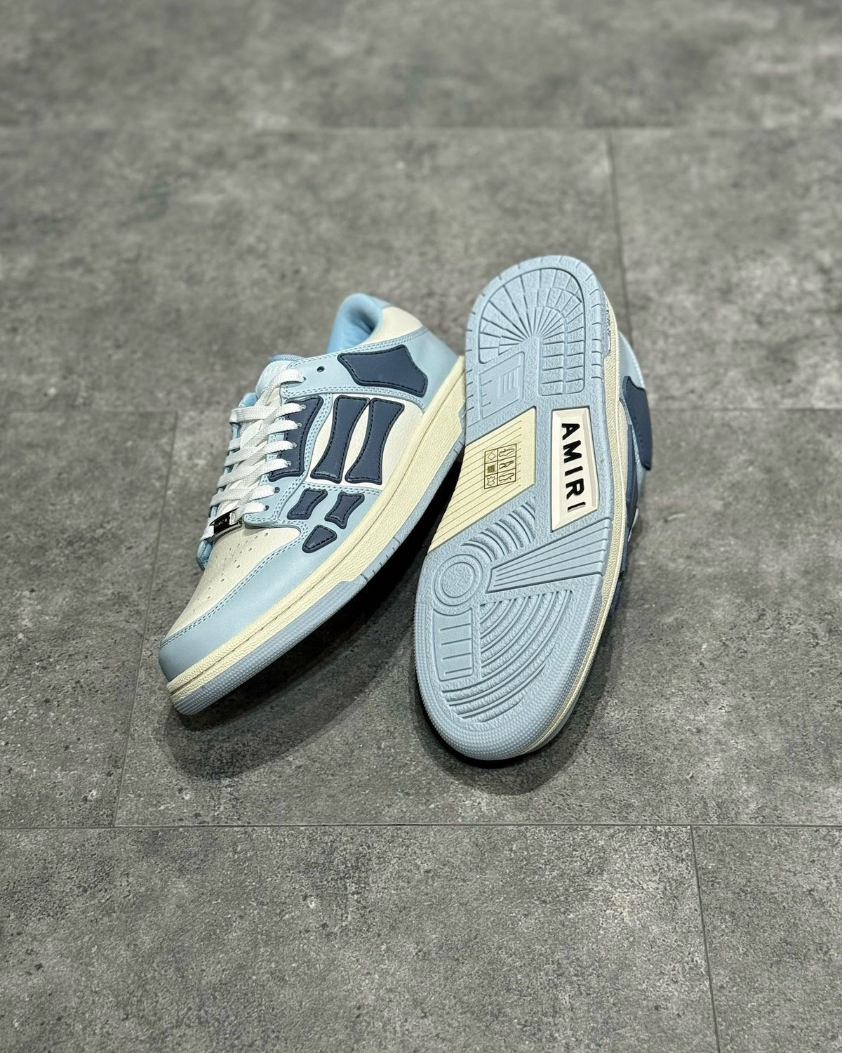 AMR Sneakers