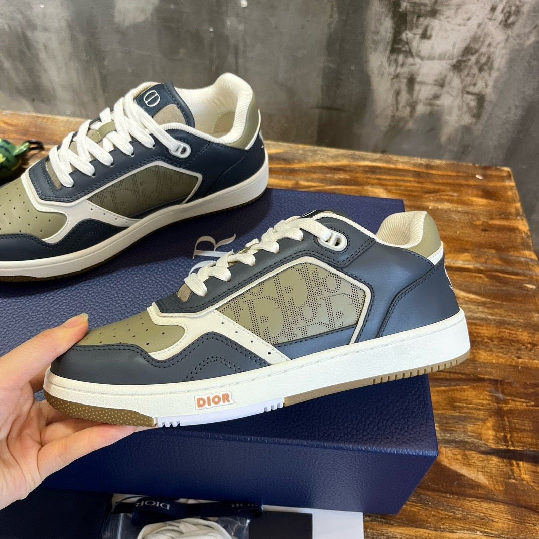 DIO Sneakers