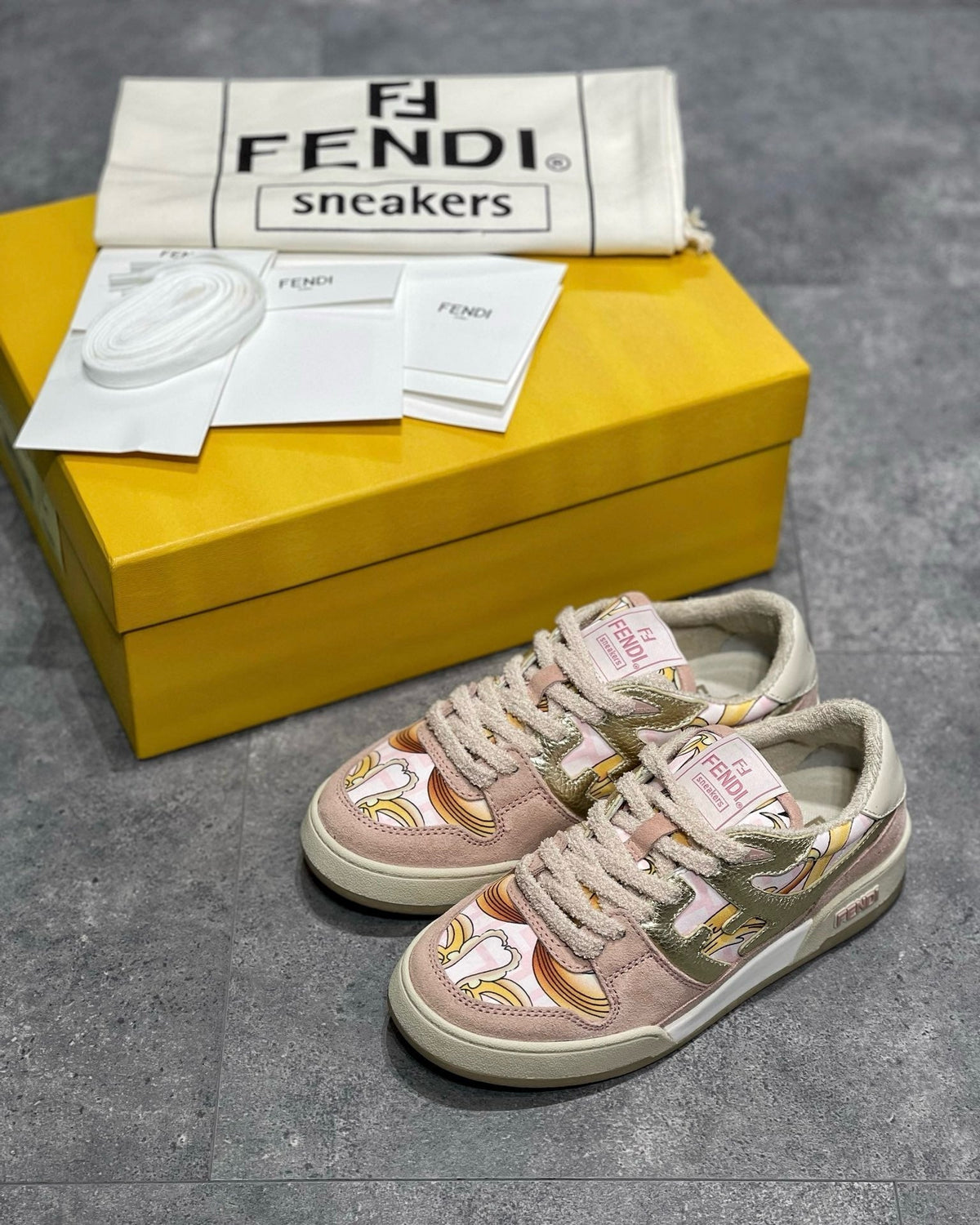 FEN Sneakers