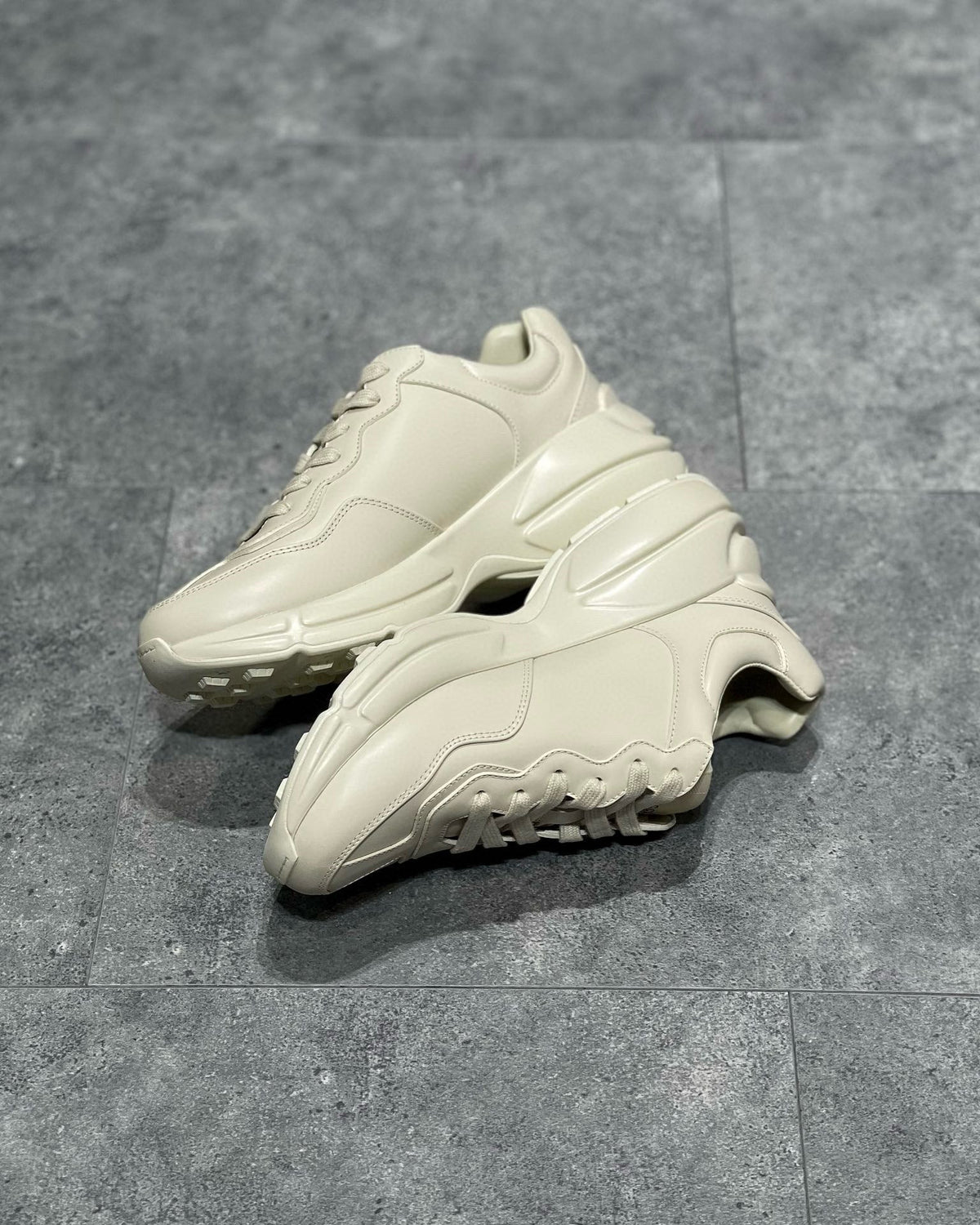GUC Sneakers