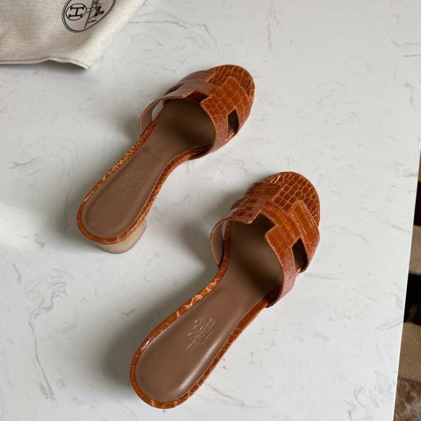 HERM Oasis Sandals In Brown Shiny Niloticus Crocodile