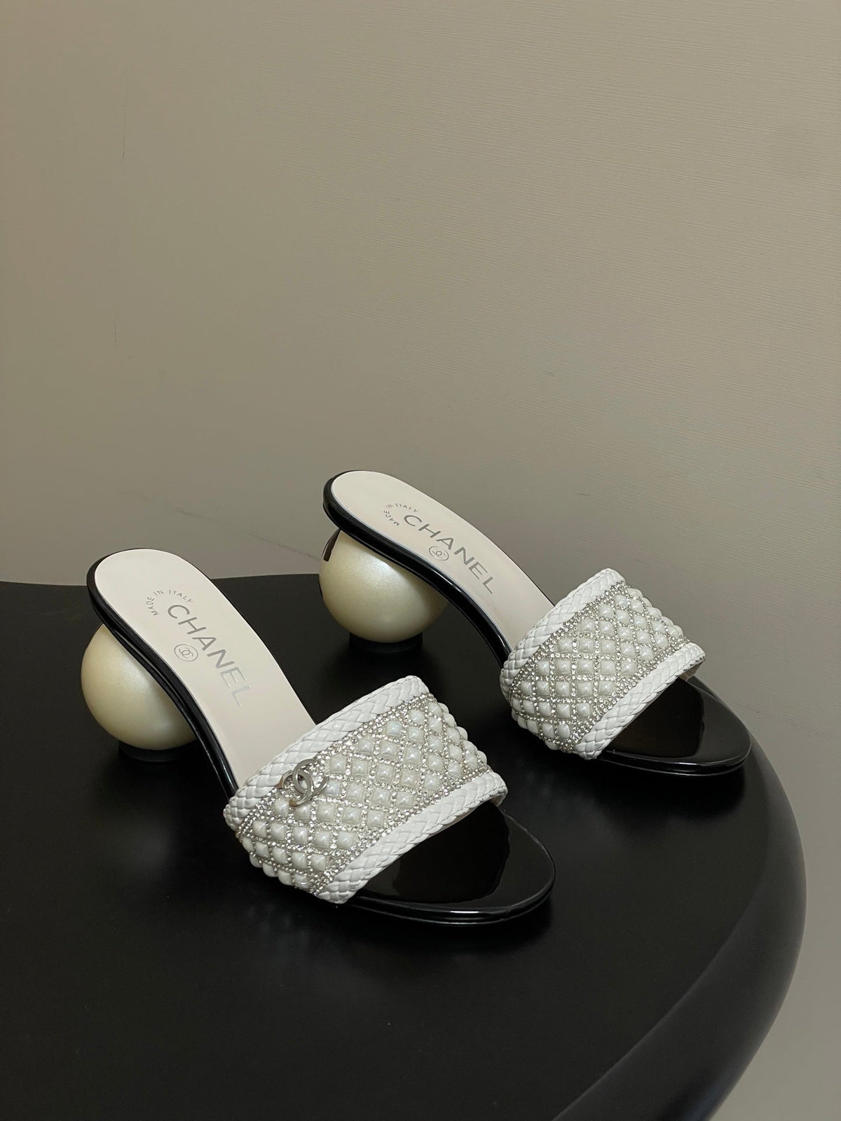 CC 2026 Pearl Flats Sandals 70 Rhinestones Woven Sheepskin