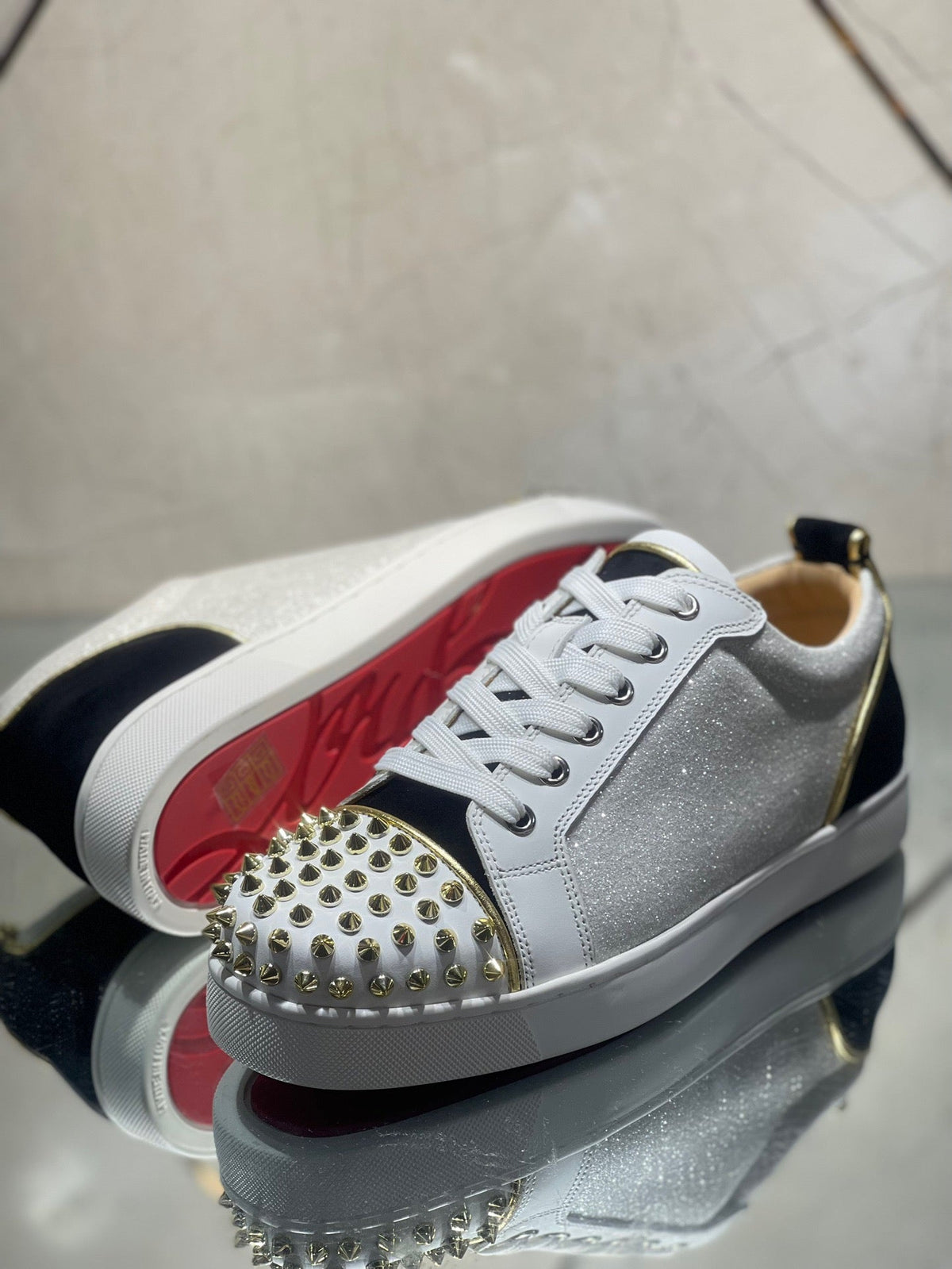 Sneakers & Shoes
