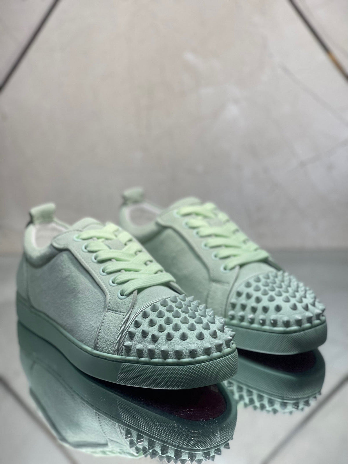 Sneakers & Shoes