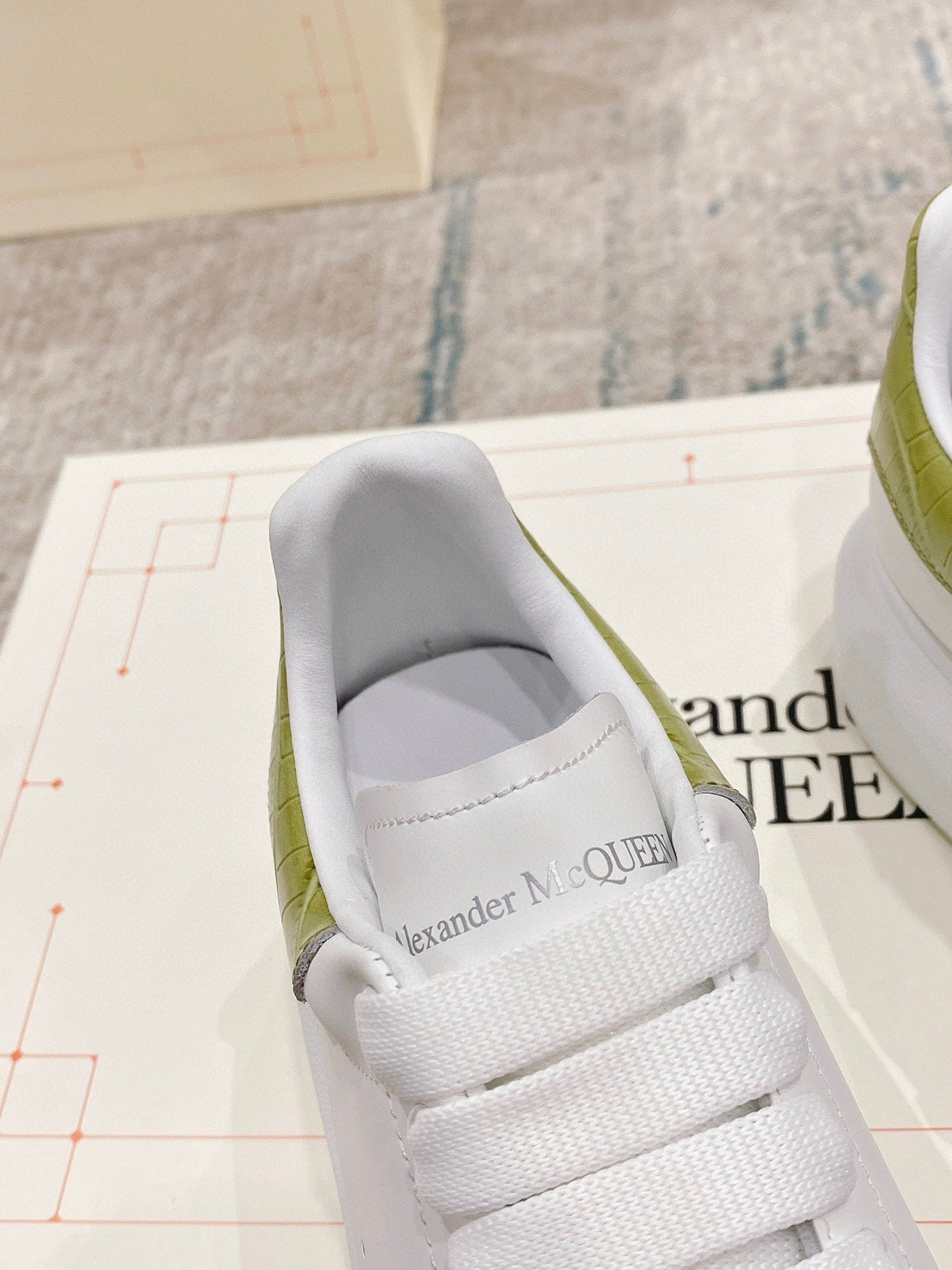 Sneakers & Shoes