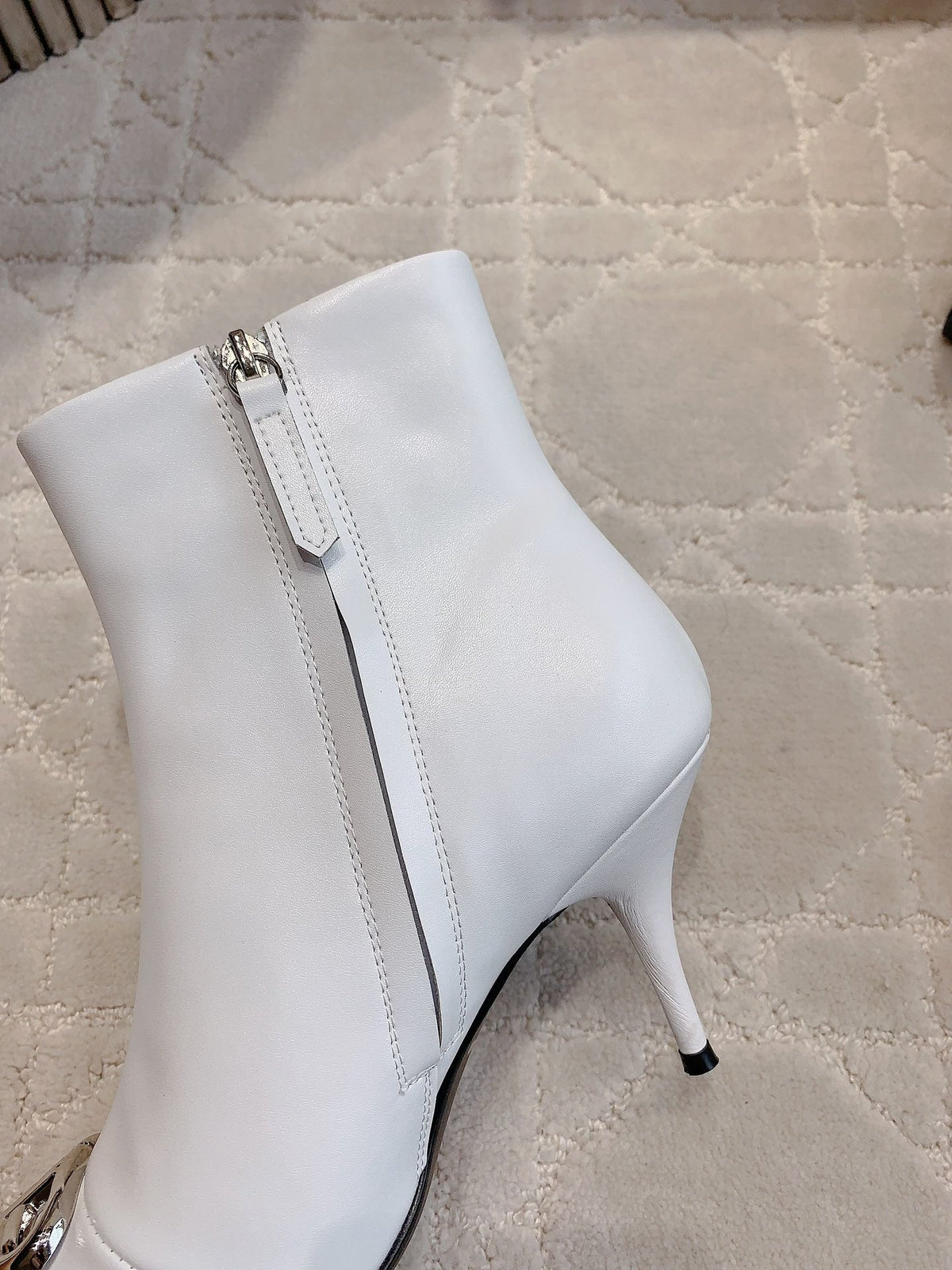 POINTED-TOE HIGH HEEL BOOTS IN WHITE SMOOTH LAMBSKIN