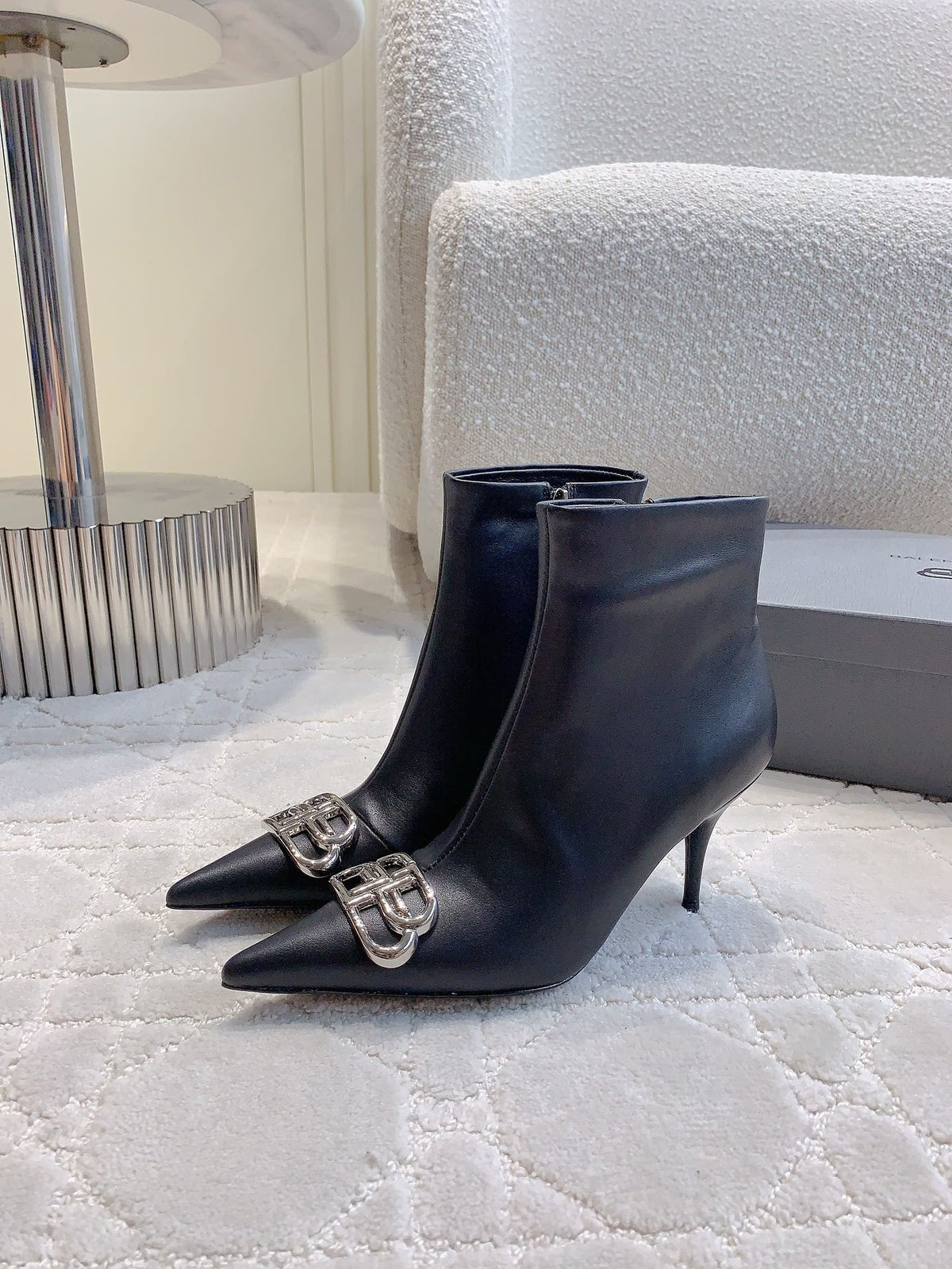 POINTED-TOE HIGH HEEL BOOTS IN BLACK SMOOTH LAMBSKIN