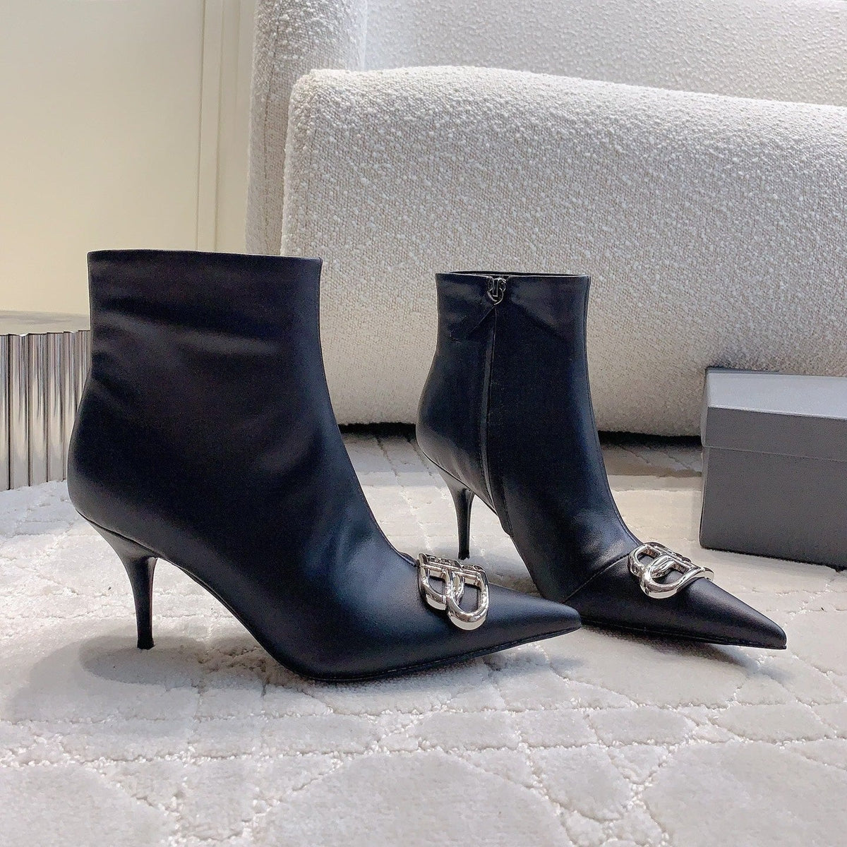 POINTED-TOE HIGH HEEL BOOTS IN BLACK SMOOTH LAMBSKIN