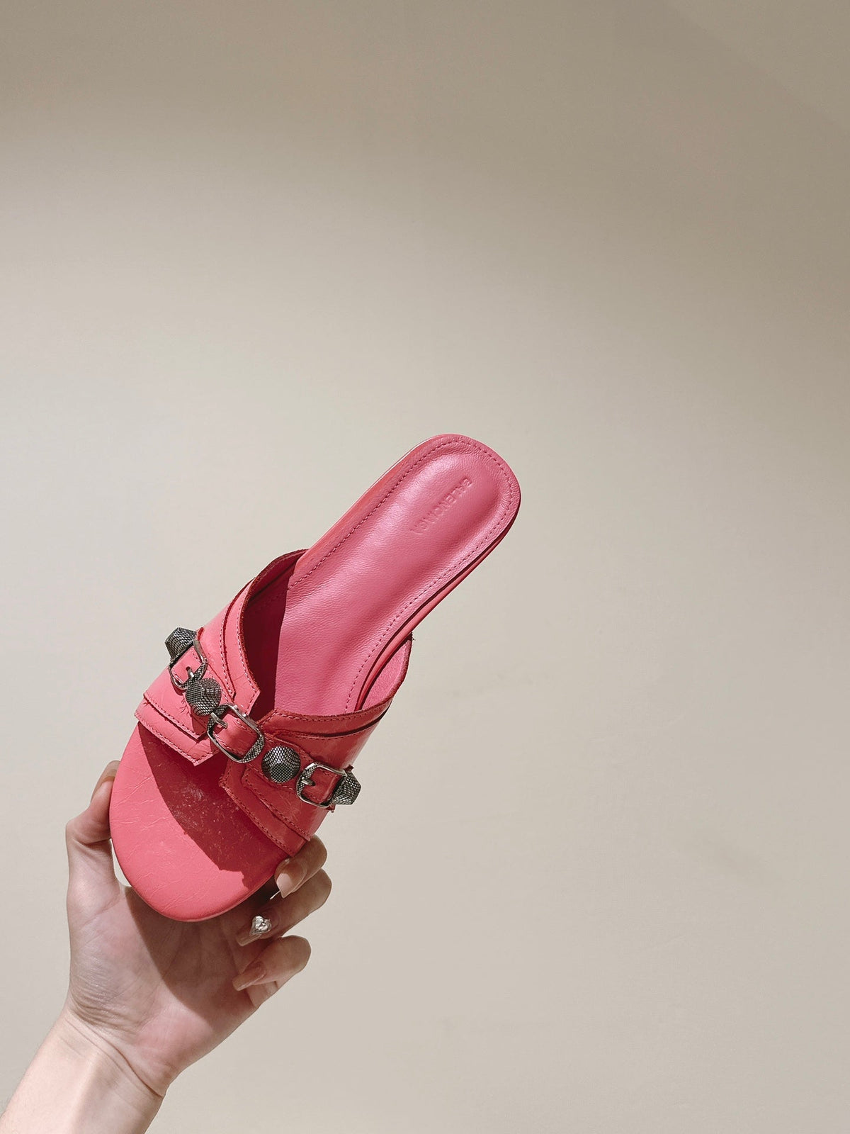 CAGOLE FLAT SANDALS IN ROMAN PINK WAX-OIL SHEEPSKIN