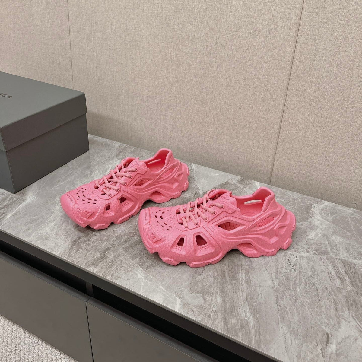 SNEAKERS IN PINK RUBBER
