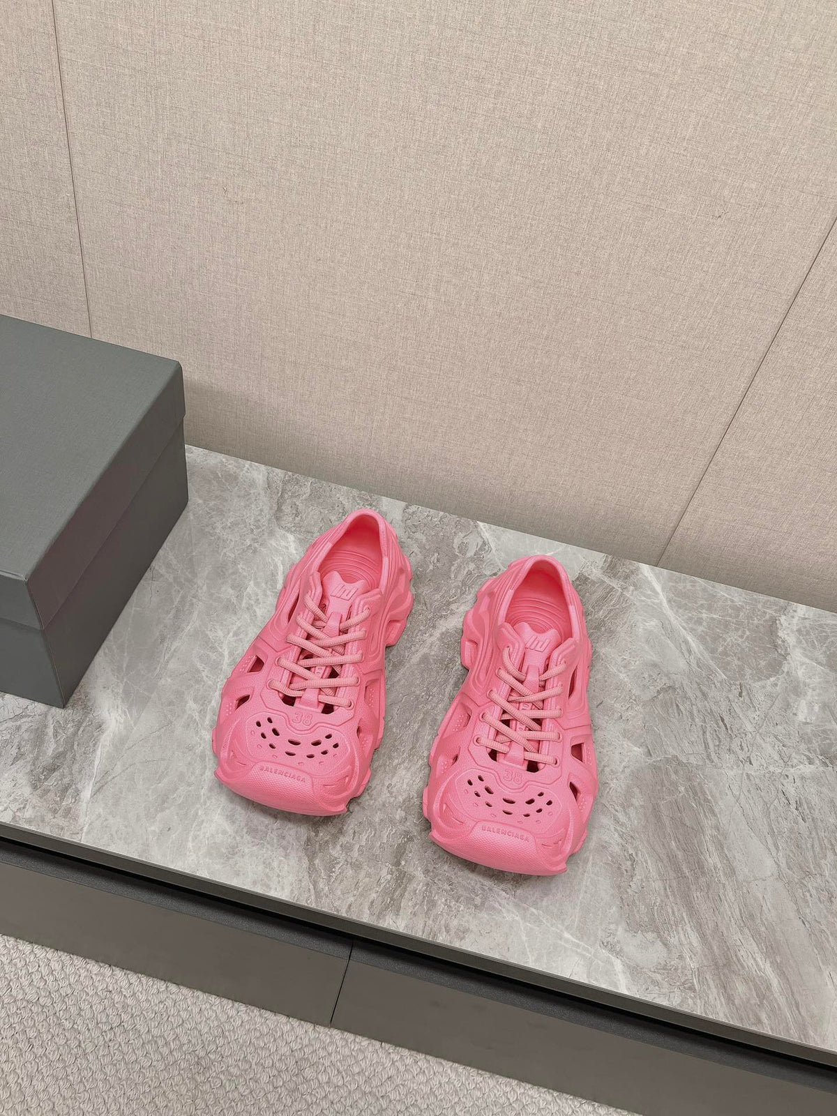 SNEAKERS IN PINK RUBBER