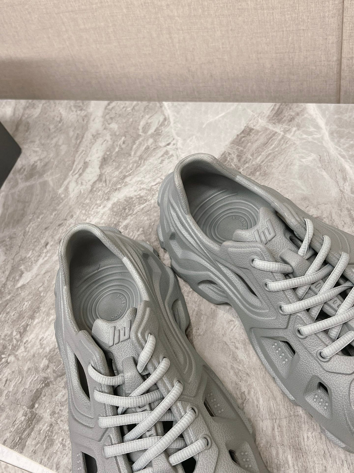 SNEAKERS IN FRIAR GRAY RUBBER