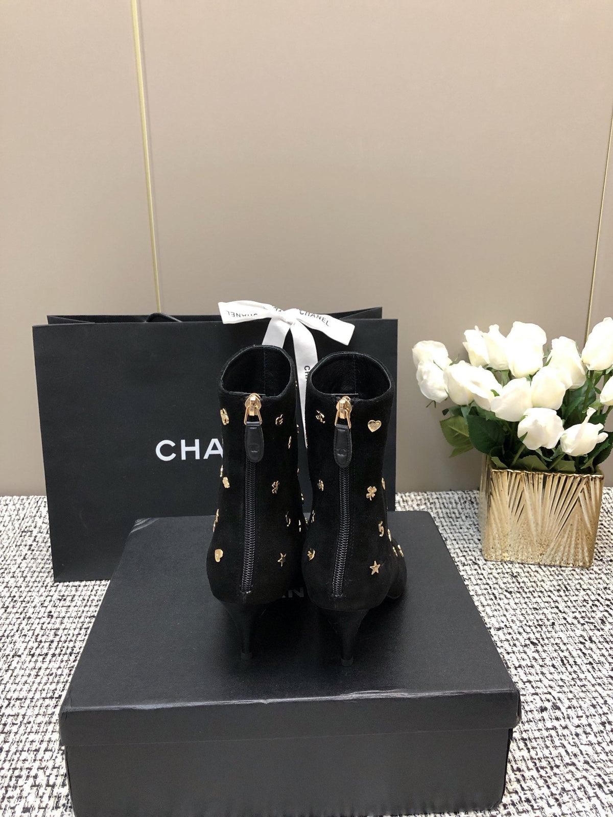 SHORT BOOTS BLACK SUEDE LAMBSKIN ATTACH METAL