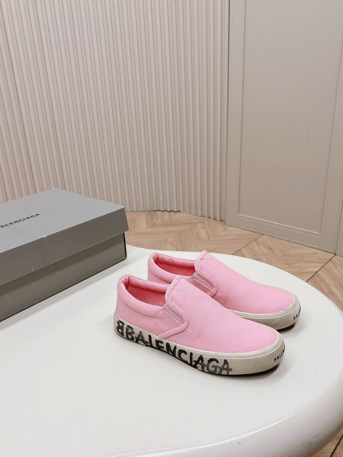 SLIP-ON SNEAKERS GRAFFITI IN PINK CANVAS