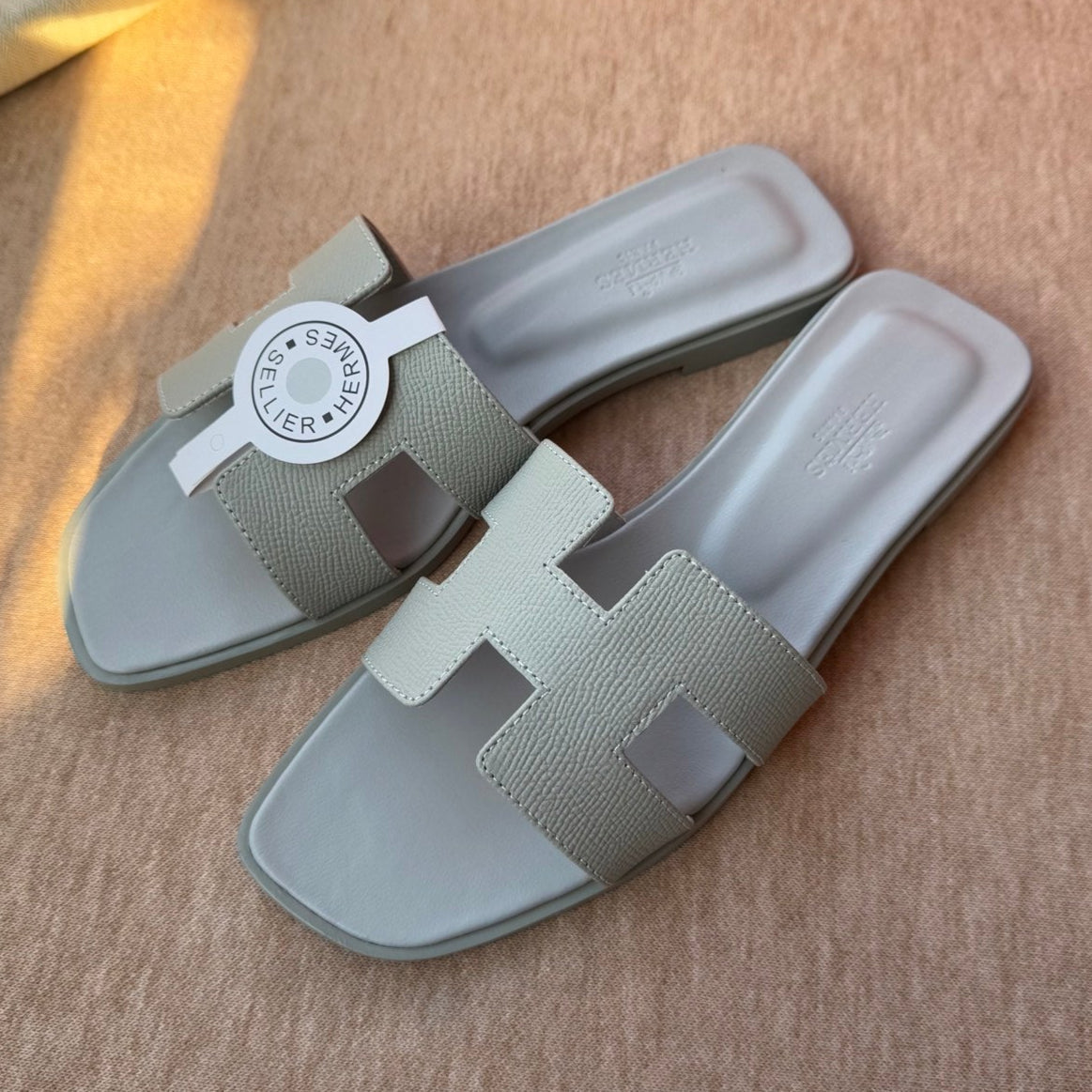 0RAN SANDALS IN WARM GRAY CALFSKIN