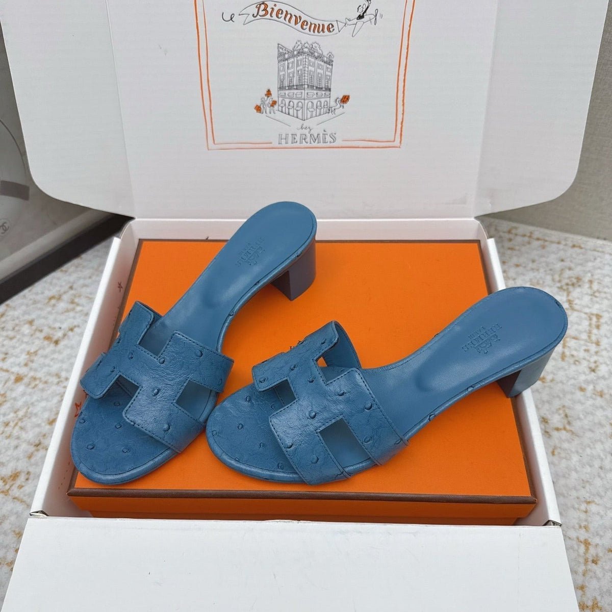 HM 26ss Oran Sandals 50 Blue Ostrich Leather 625127