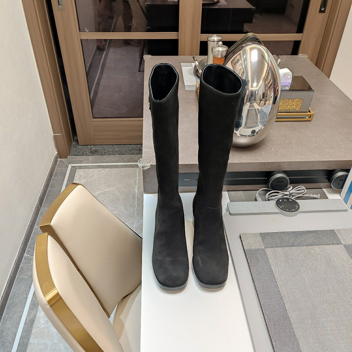 KNEE BOOTS WITH TRIANGLE LOGO IN BLACK SUEDE