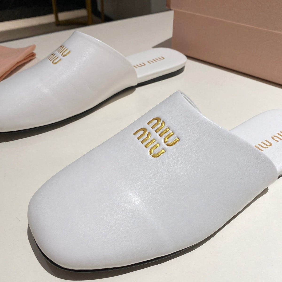 MULES SLIPPERS RETRO WHITE COWHIDE