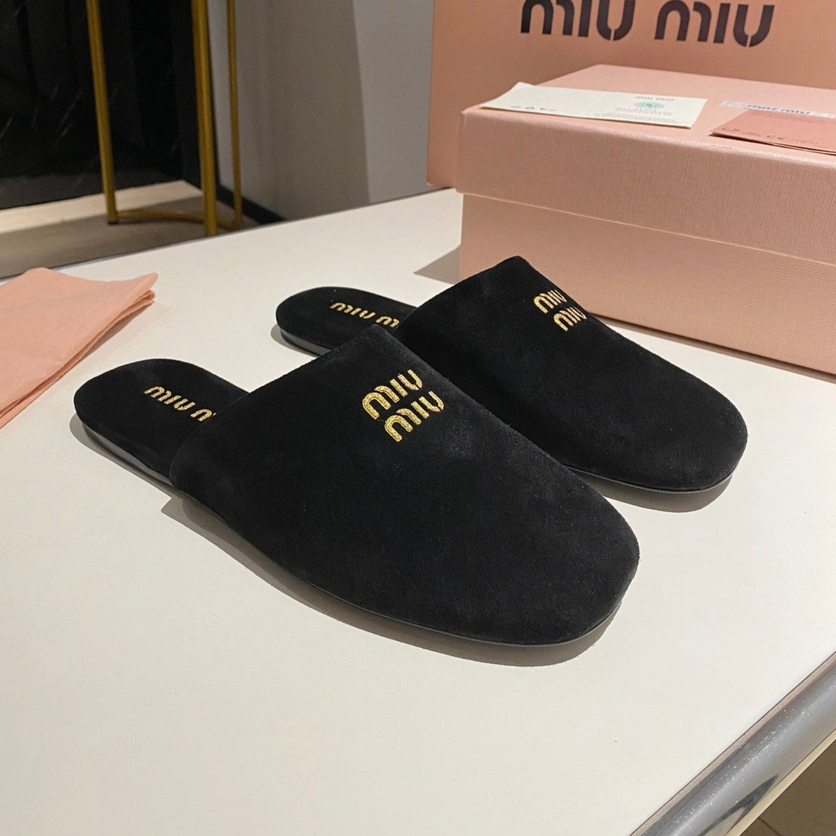 MULES SLIPPERS RETRO BLACK SUEDE
