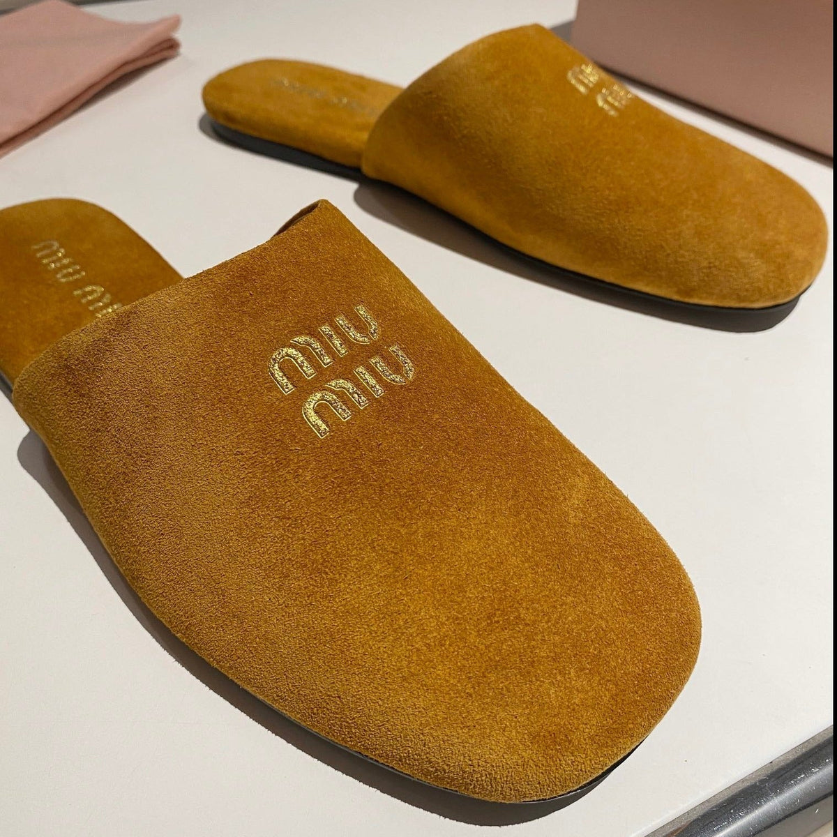 MULES SLIPPERS RETRO AMBER COLOR SUEDE