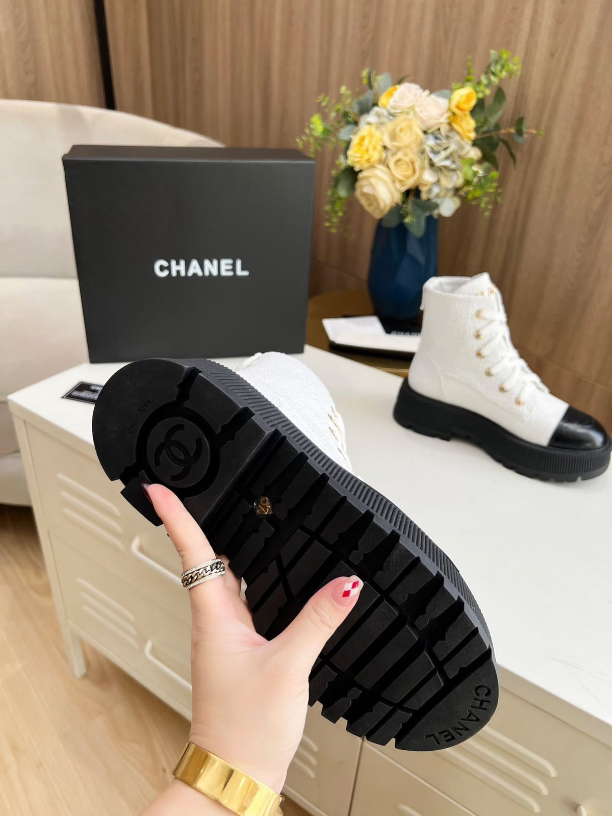 SHORT BOOTS IN WHITE TWEED AND BLACK CALFSKIN