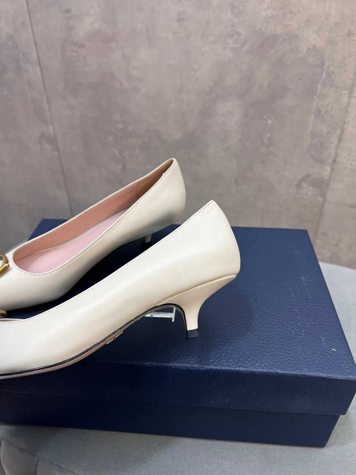 CD 26 High-Heeled 40 Pumps White Cowhide 594575