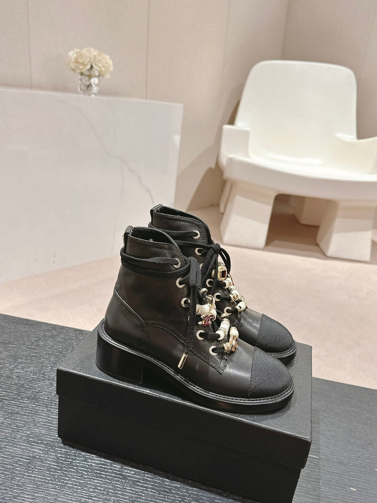 OXFORD SHORT BOOTS BLACK SHEEPSKIN