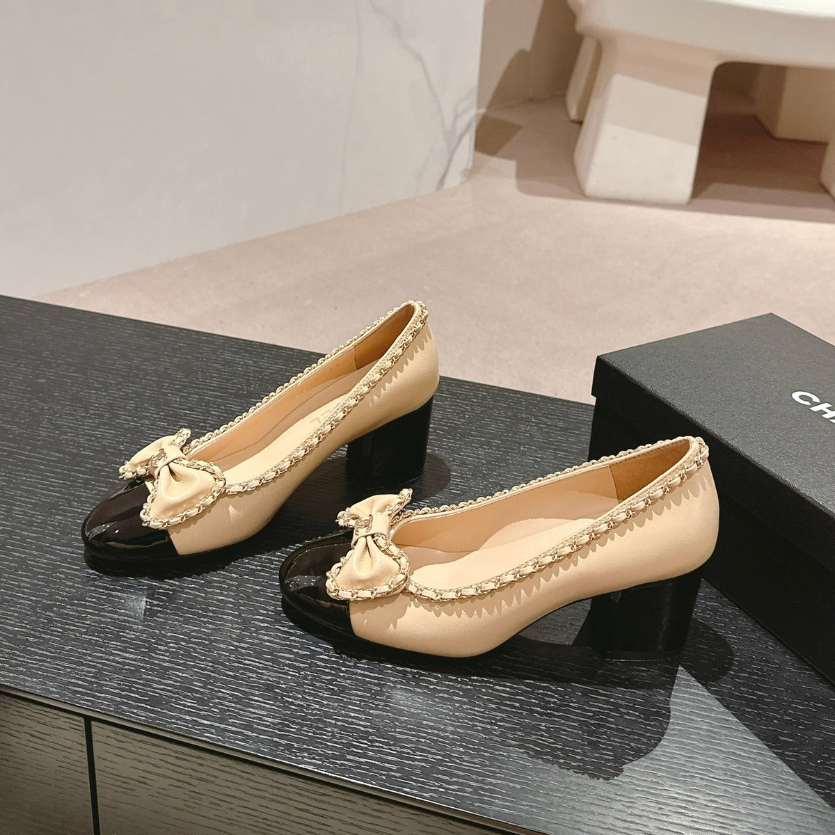 BOWKNOT HIGH HEELS IN BEIGE CREAM MIX BLACK SHEEPSKIN