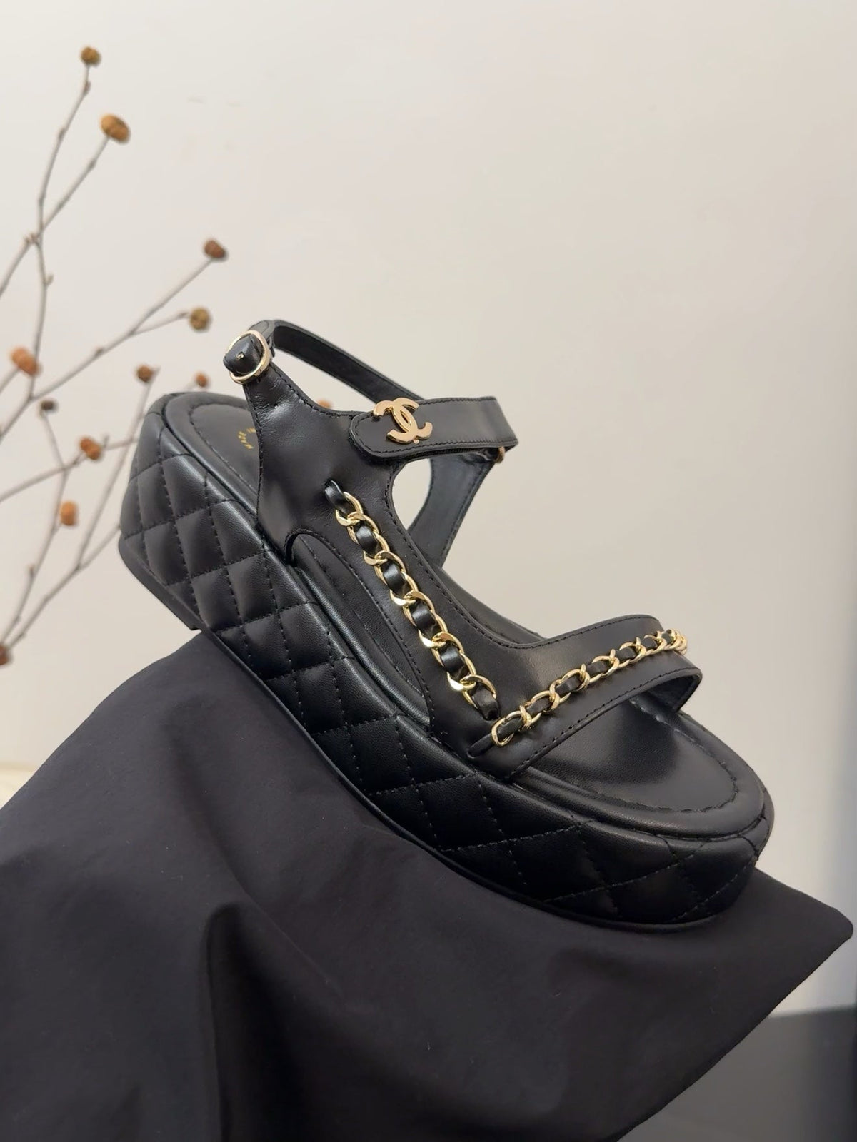 THICK-SOLED SANDALS 55 MM IN BLACK CALFSKIN