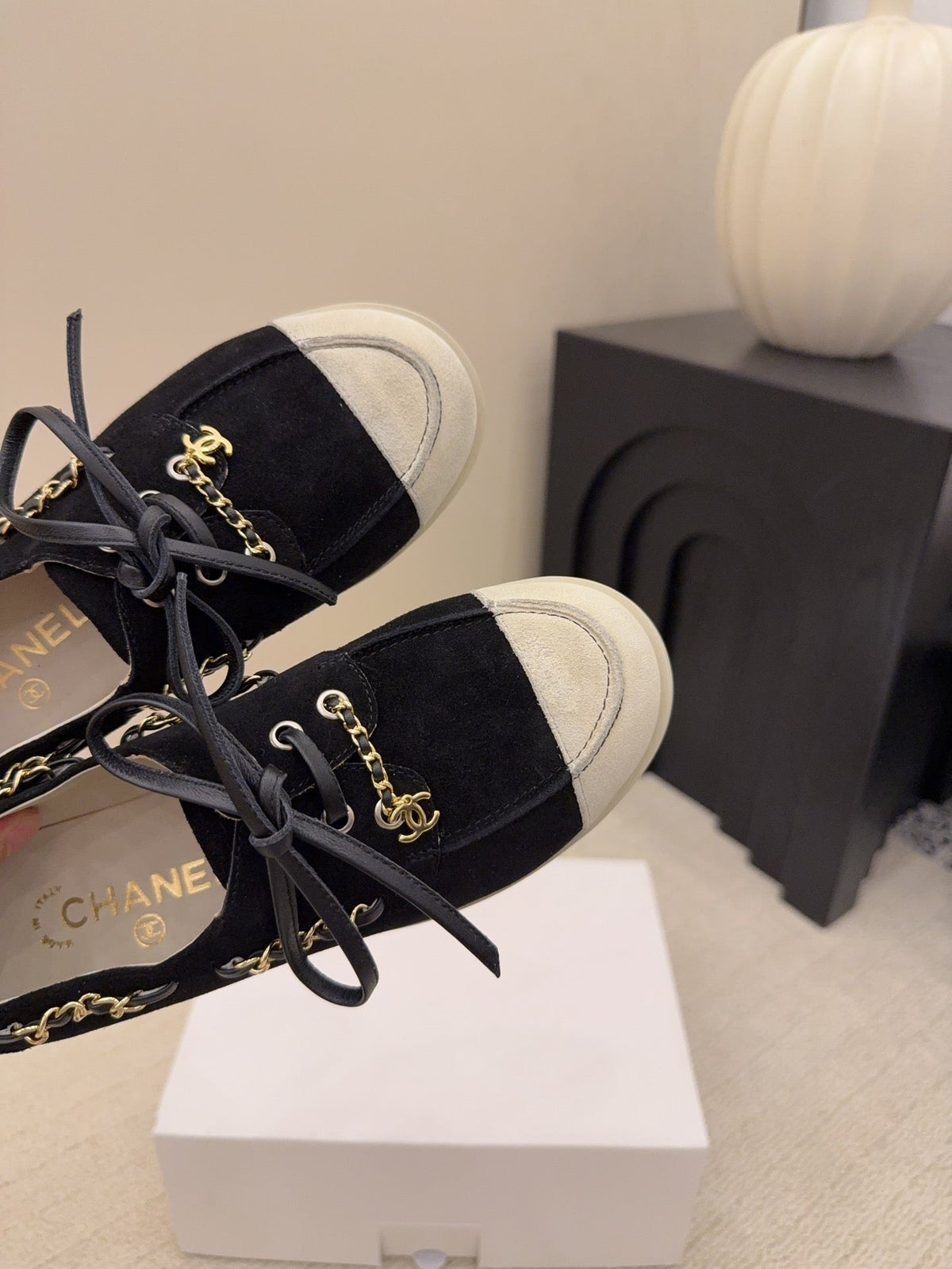 CC 26 Mocassin Loafer Black Suede 588898