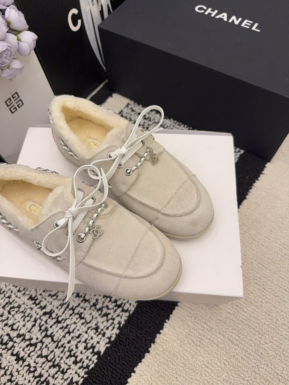 CC 26 Shearling Loafer Beige White Suede Wool 588710