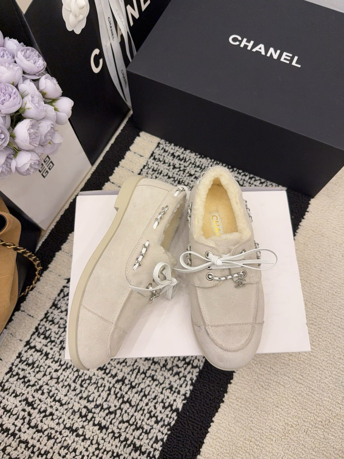 CC 26 Shearling Loafer Beige White Suede Wool 588710