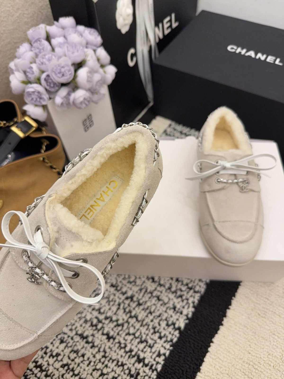 CC 26 Shearling Loafer Beige White Suede Wool 588710