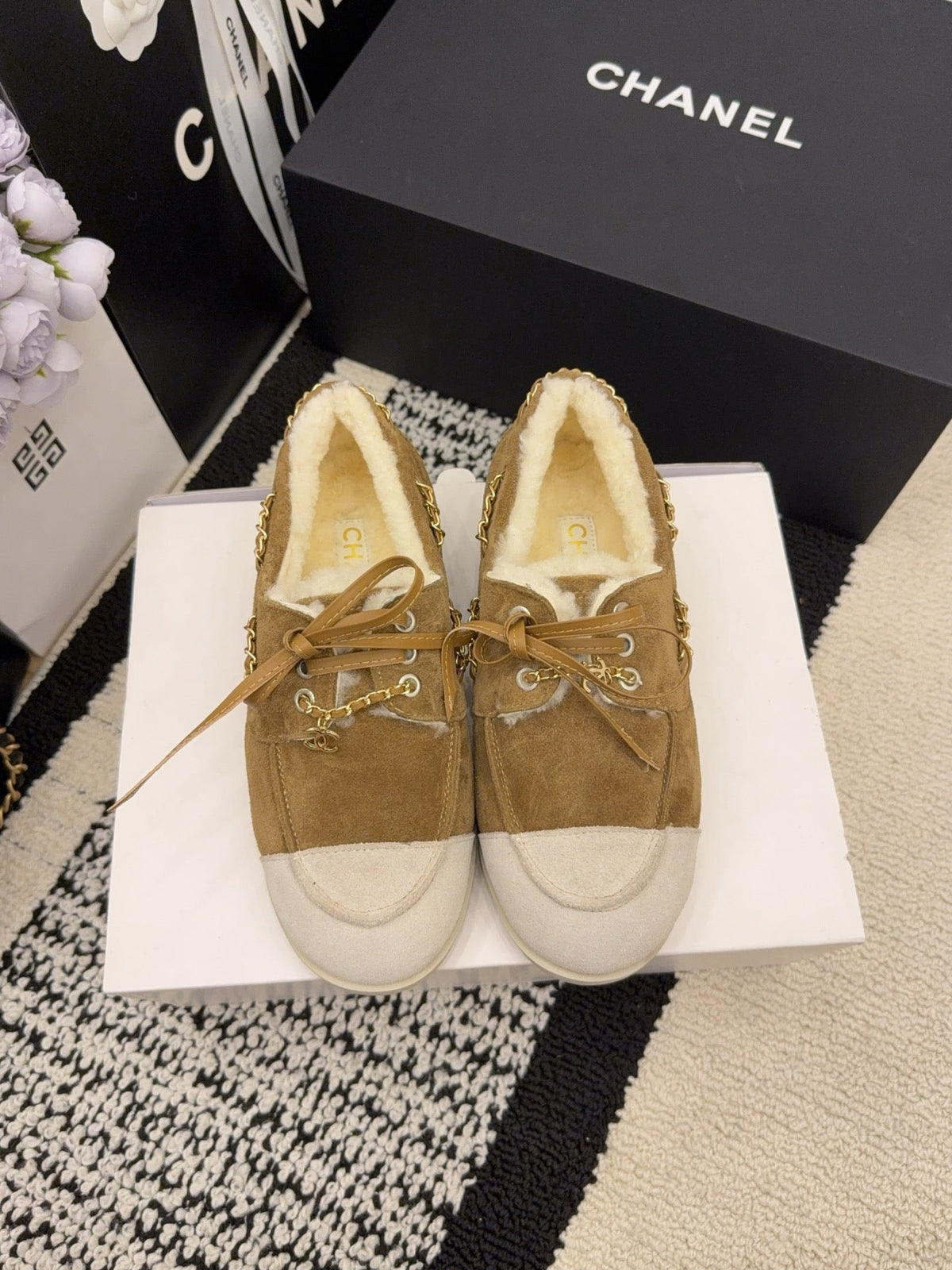 CC 26 Shearling Loafer Tan White Suede Wool 588712