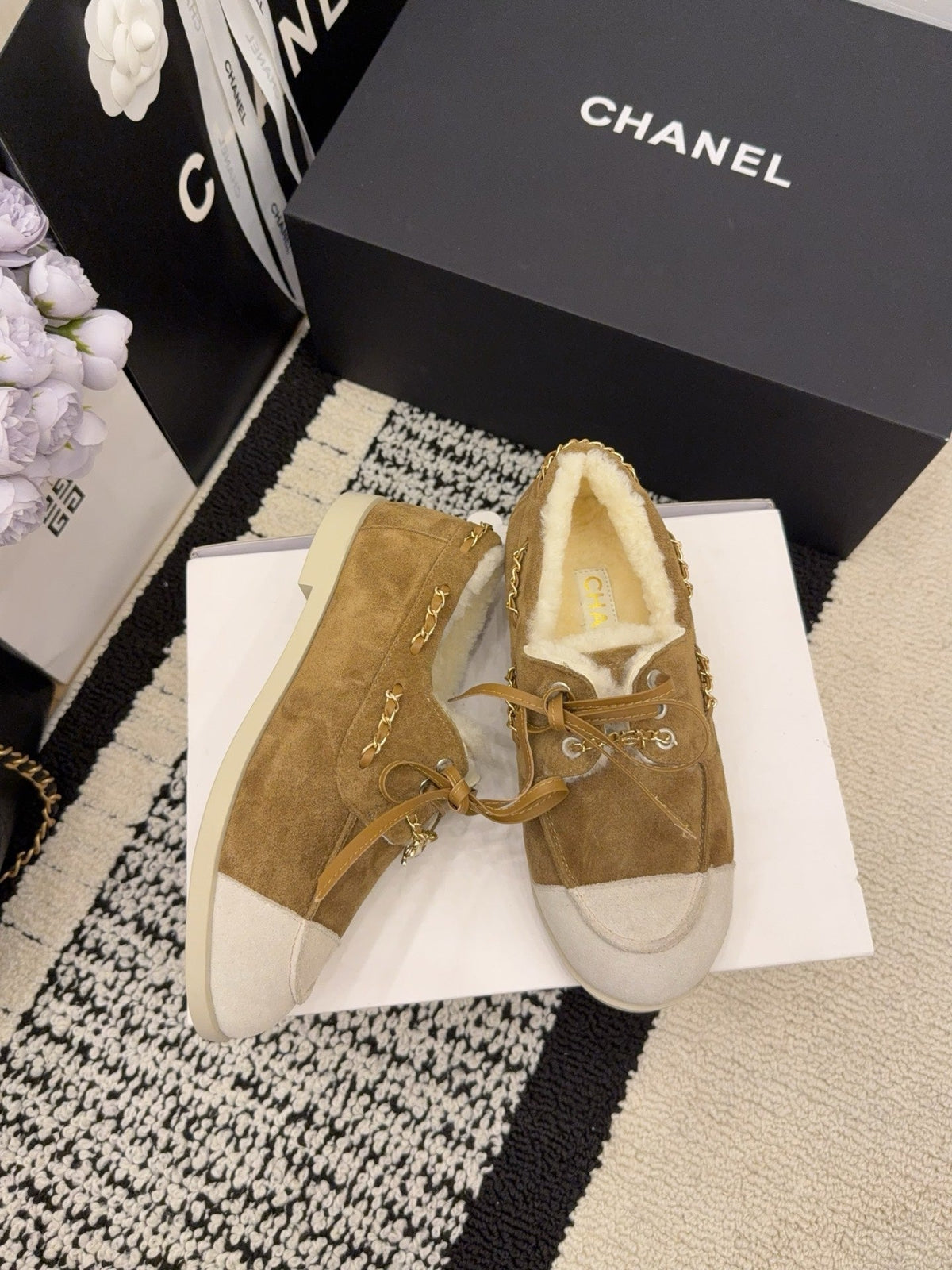 CC 26 Shearling Loafer Tan White Suede Wool 588712