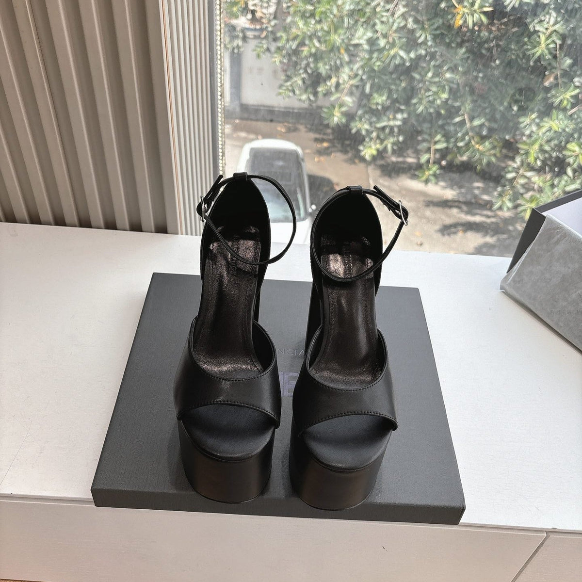 PLATFORM ANKLE STRAP HEELS IN BLACK SMOOTH CALFSKIN