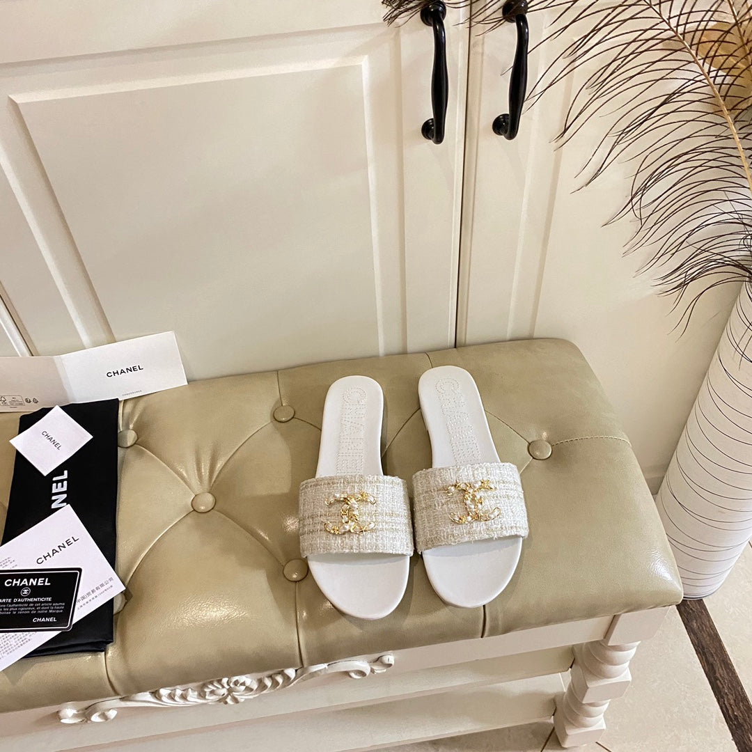 SLIPPERS IN WHITE CREAM TWEED MULE