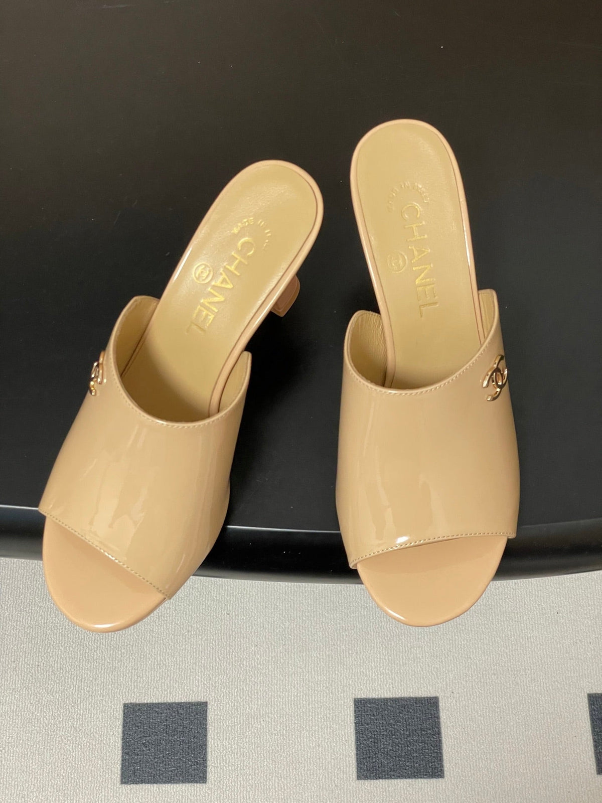 CC 26 Sandal Beige Patent Leather 593321