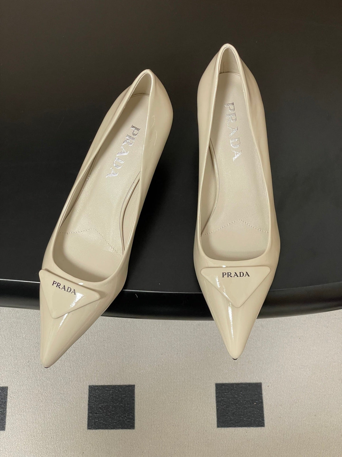 PRA 26SS Pointed Toe Heels Ivory Patent Leather 593836